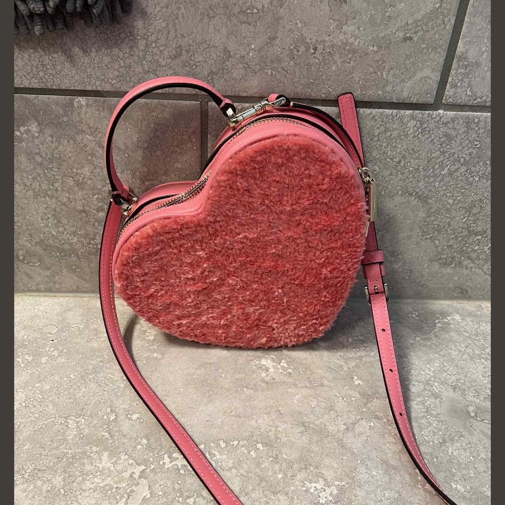 KATE SPADE~"LOVE SHACK" FAUX FUR HEART CROSSBODY BAG/PURSE